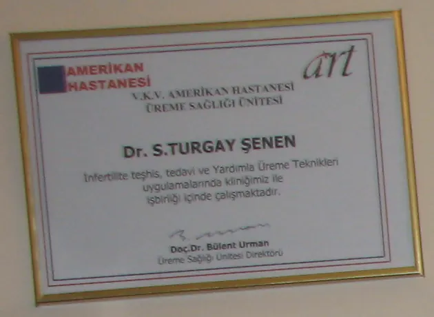 V.K.V. Amerikan Hastanesi Üreme Sağlığı Ünitesi belgesi: Dr. S. Turgay Şenen, infertilite teşhis, tedavi ve yardımla üreme teknikleri uygulamalarında klinikle işbirliği içinde çalışmaktadır